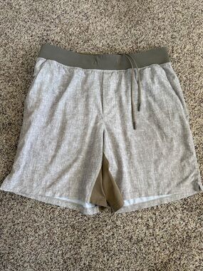 lululemon athletica Tan/brown lightweight, drawstring Shorts. Size Large.
